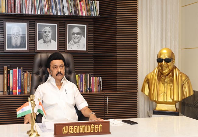 Tamil Nadu Chief Minister consults with District Collectors!