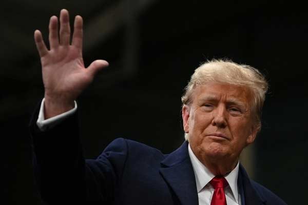 Trump released from the money case for the actress