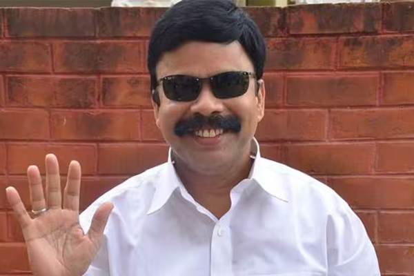 Warrant for Power Star Srinivasan in check fraud case