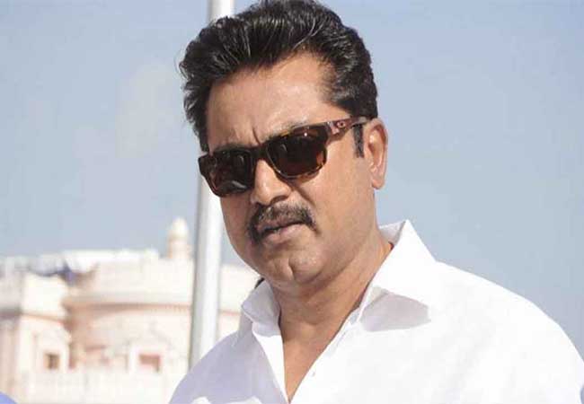 actor sarathkumar test coronaviru positive admitted at Hyderabad hospital
