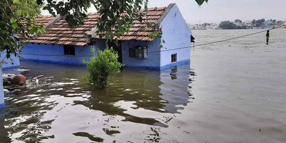 Flooding again in Cauvery... Water entered the houses!