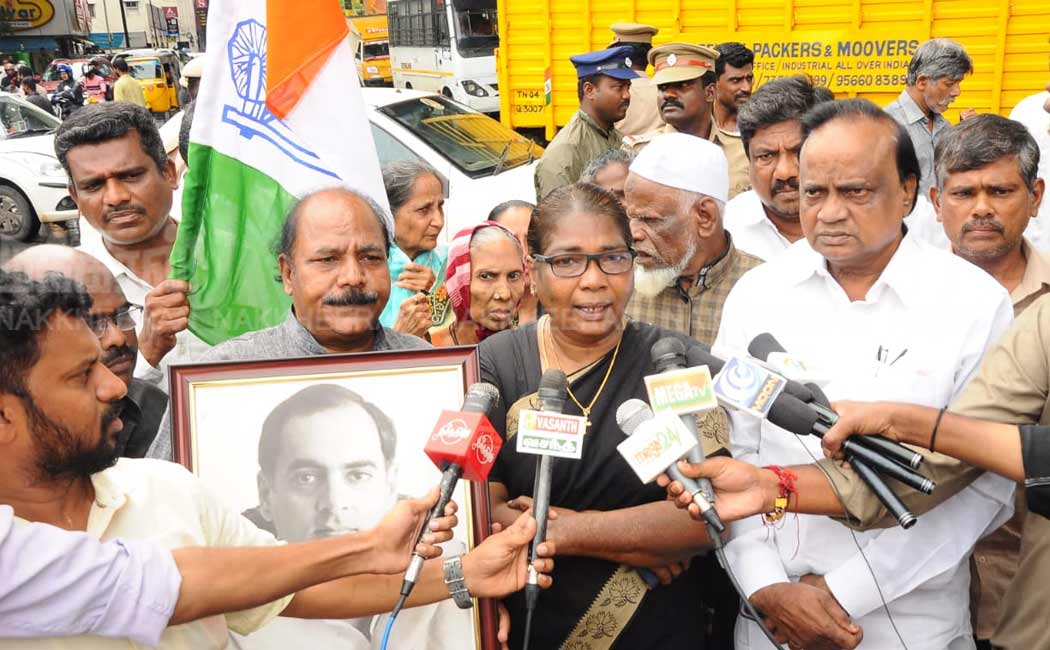 Congress struggle against release 6 people including Nalini