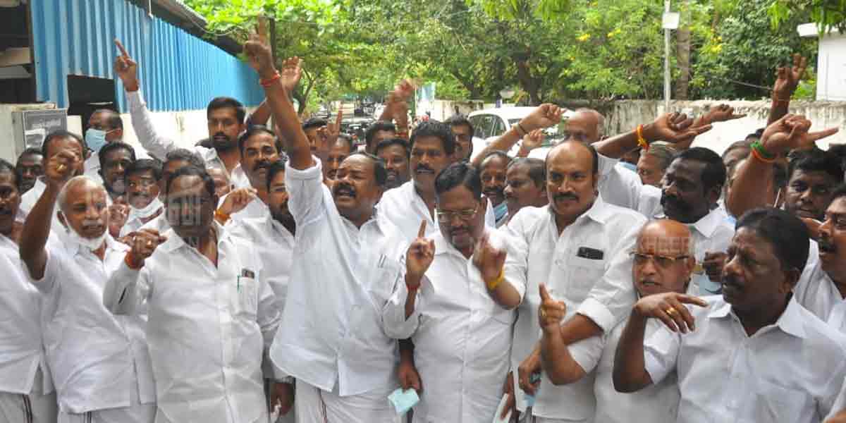Verdict tomorrow... Supporters consult with Edappadi! (pictures)