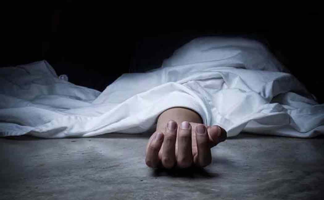 DMK passed away in Chennai bus stand