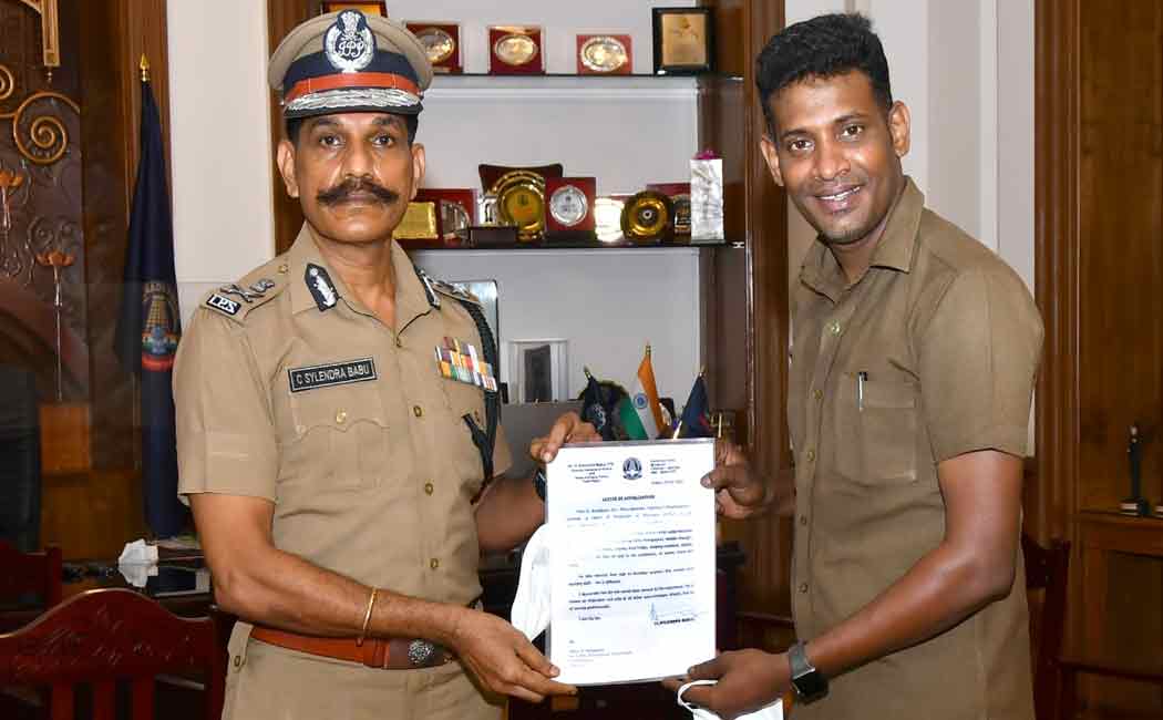 Tamil Nadu DGP congratulates auto driver