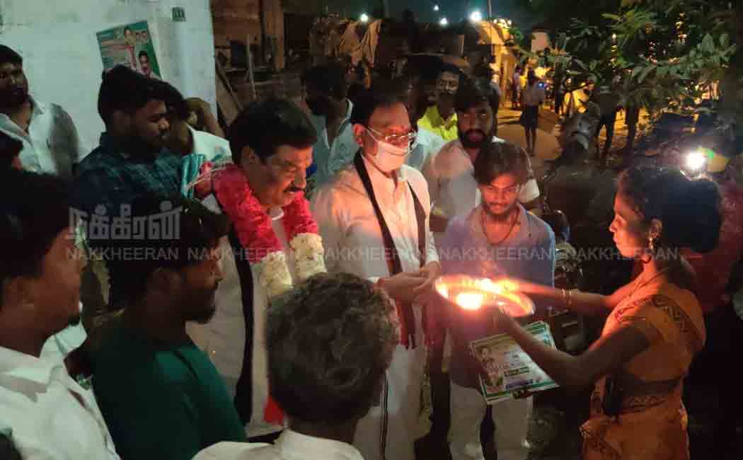 ADMK candidate in campaign