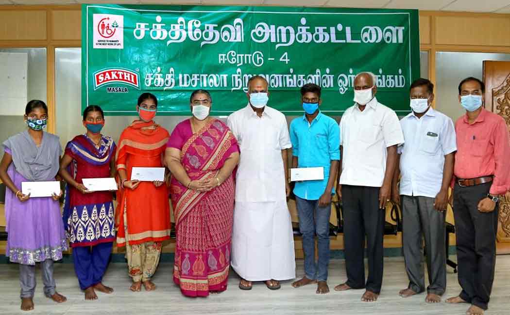 Shakthi Masala Foundation helps poor students with medical education ...