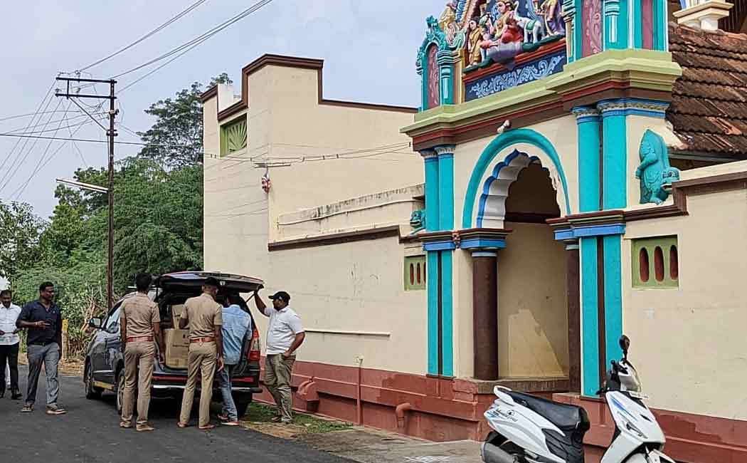 Gautami complains; Police at Alakappan's house!