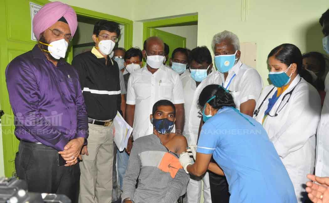 Health Minister and Commissioners inspecting koyambedu market
