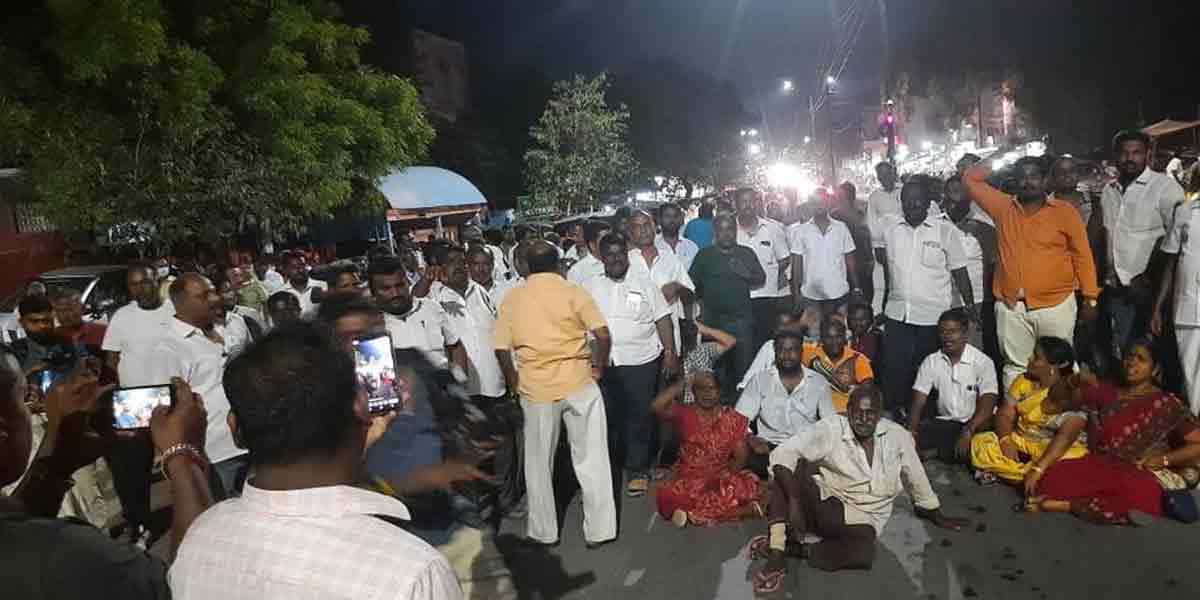 admk person Arrested ... Volunteers block the road!