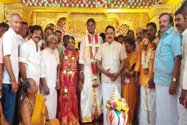 ttv dinakaran talks about edappadi palaniswami at trichy marriage function