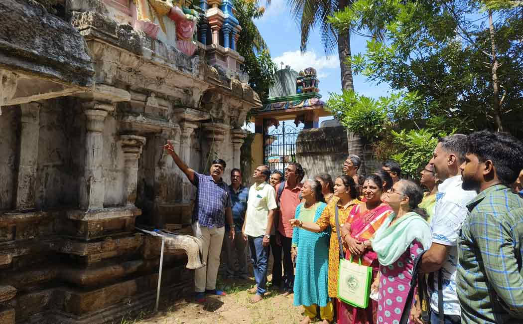 Eastern coastal areas flourished in trade during Pandyas Cholas period