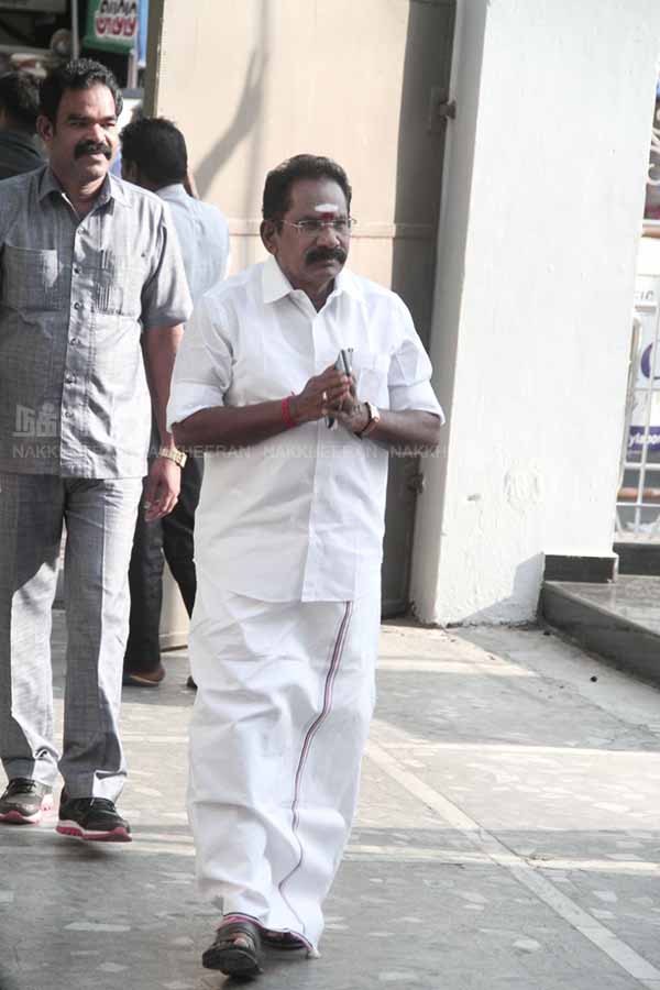 EPS consulting with AIADMK MLAs