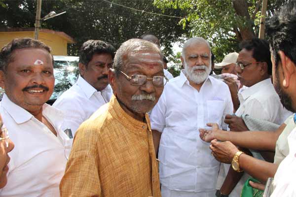96-year-old Congress martyr makes tearful plea