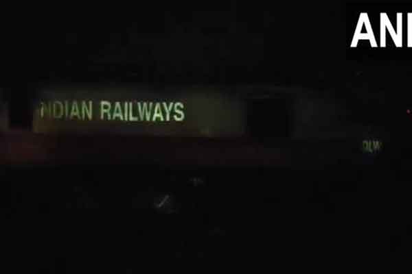Thiruvallur Kavarappettai near train incident NDRF soldiers hurry