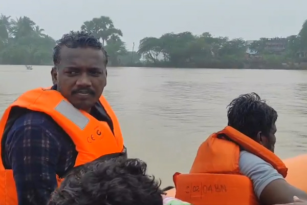 mari selvaraj rescued people from flood in tuticorin