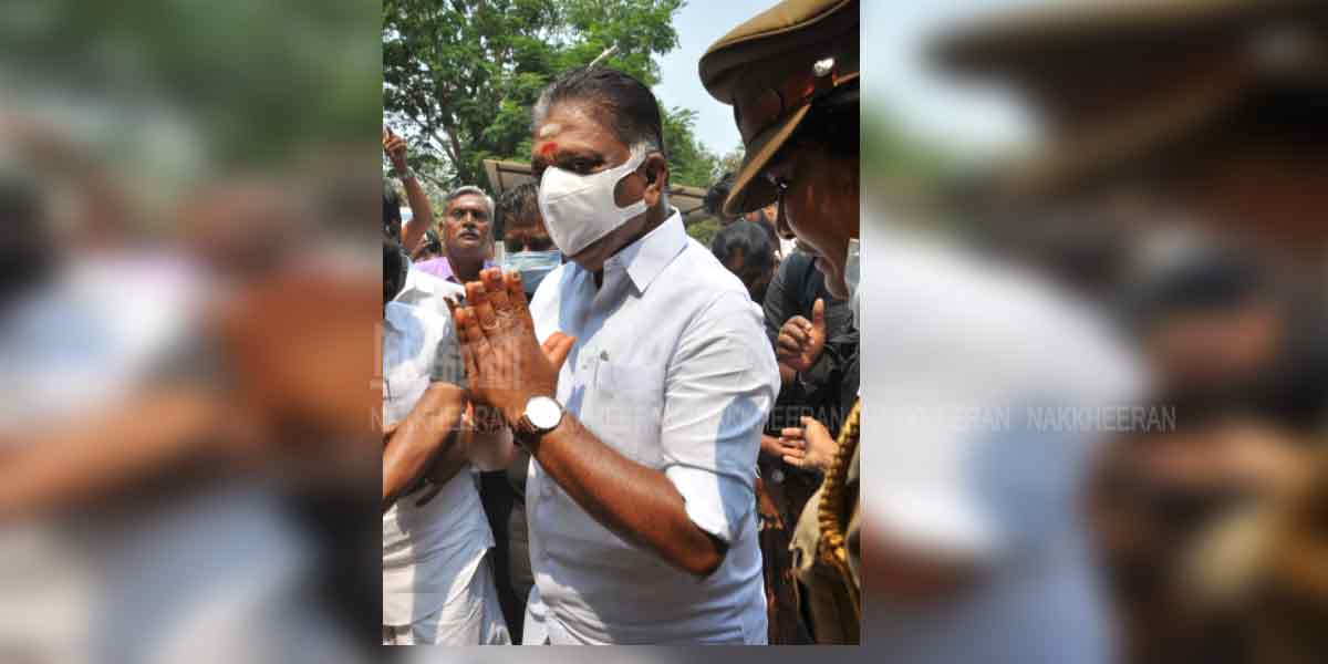 '' Sasikala has respect and admiration '' - OPS at trial