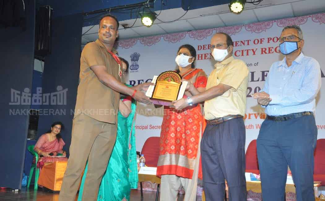 Award Ceremony for Outstanding Work in the Postal Service
