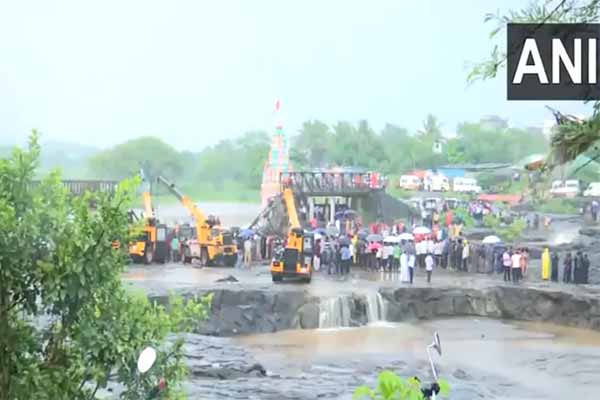 Bridge collapses in Pune, two persons lost their life