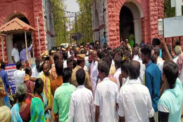 pudukkottai vengaivayal water tank incident public blocked collector office