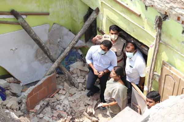Mother's pregnant daughter killed in house collapse Minister who went in person!