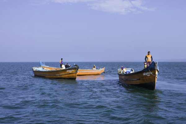 Sri Lankan pirates beaten Tamil Nadu fishermen at 2 places on the same day