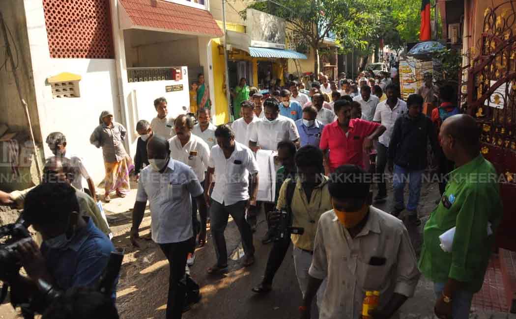 The minister who started to meet the people in person