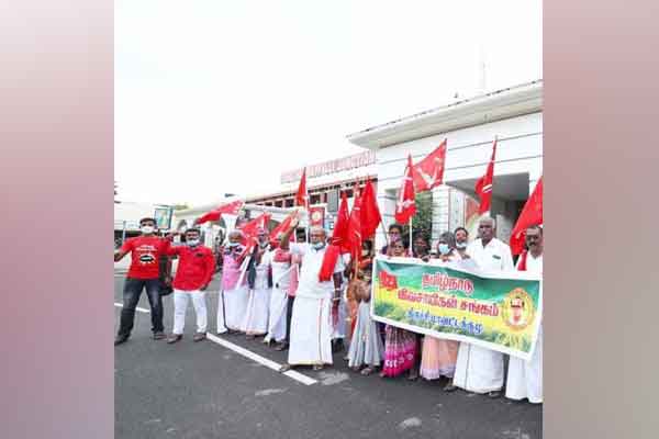 Farmers leaving Trichy for Delhi