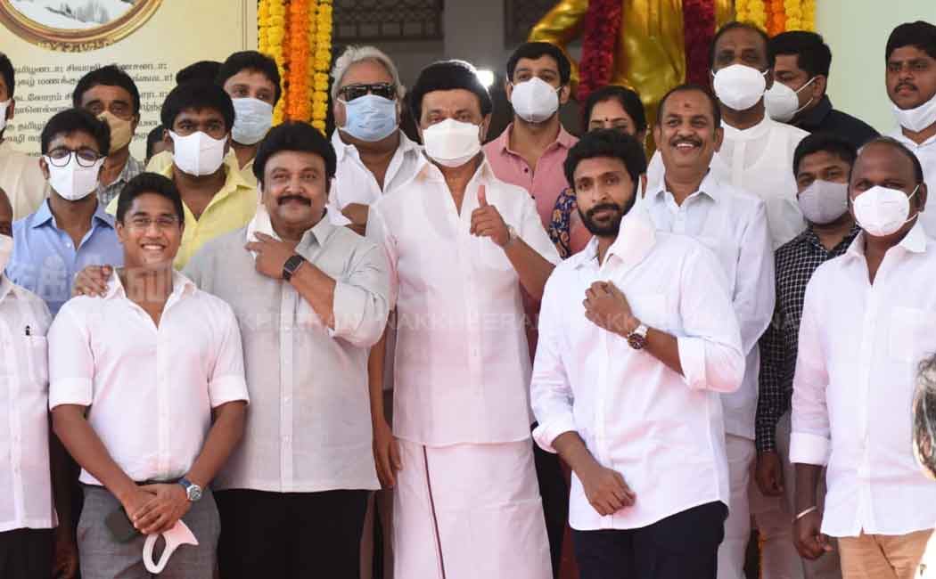 Chief Minister pays homage to Shivaji Ganesan statue