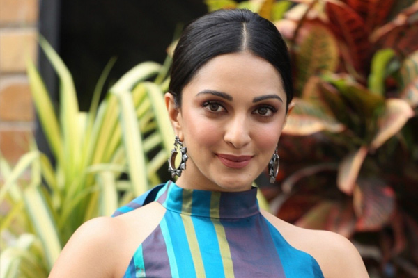 kiara advani to pair with yash in toxic movie