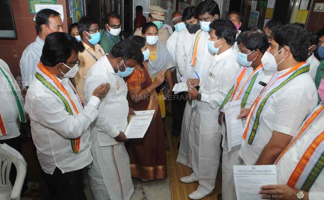 Congress Committee members who met the Collector and submitted the petition