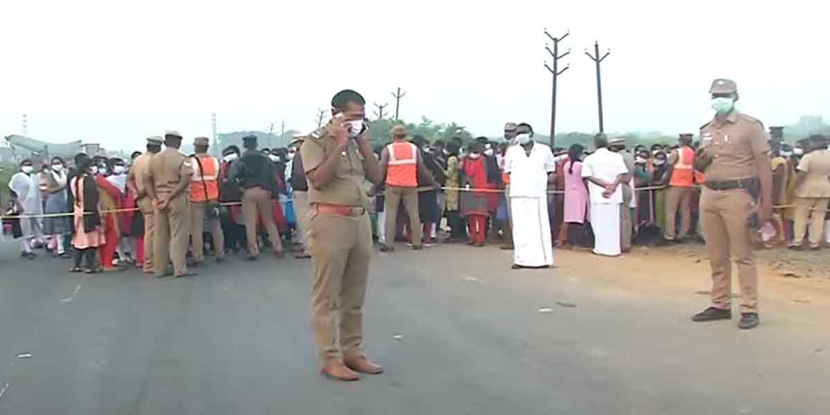 Poisonous food ... 2000 women who brought Sriperumbudur to a standstill!