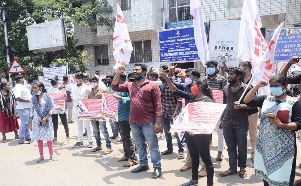 Corona relief Youths protest in Chetput