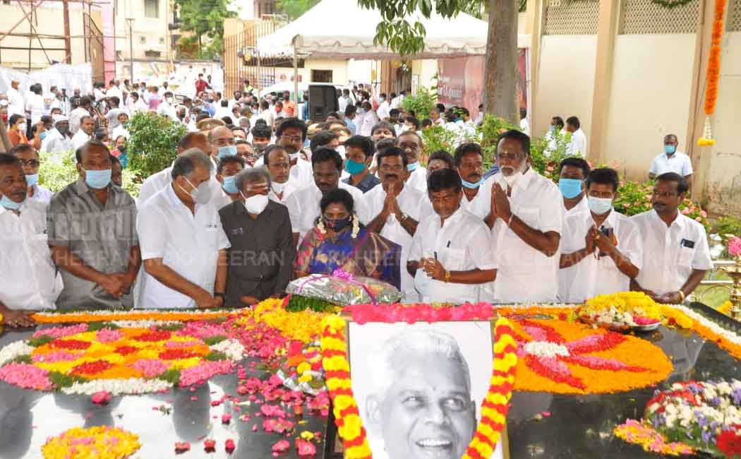 Governor pays tribute at moopanar Memorial