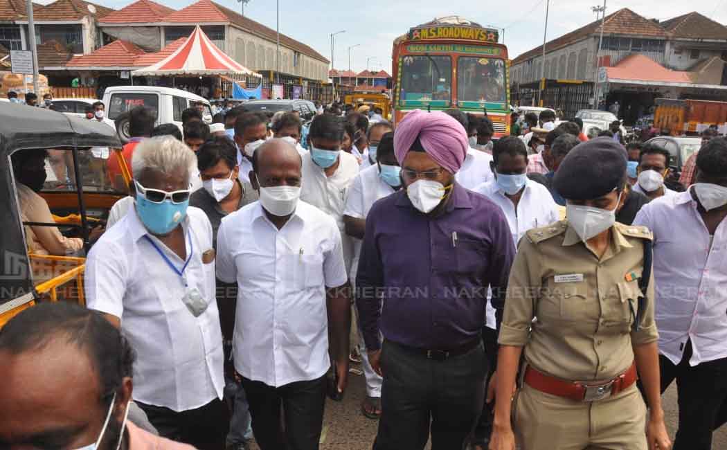 Health Minister and Commissioners inspecting koyambedu market