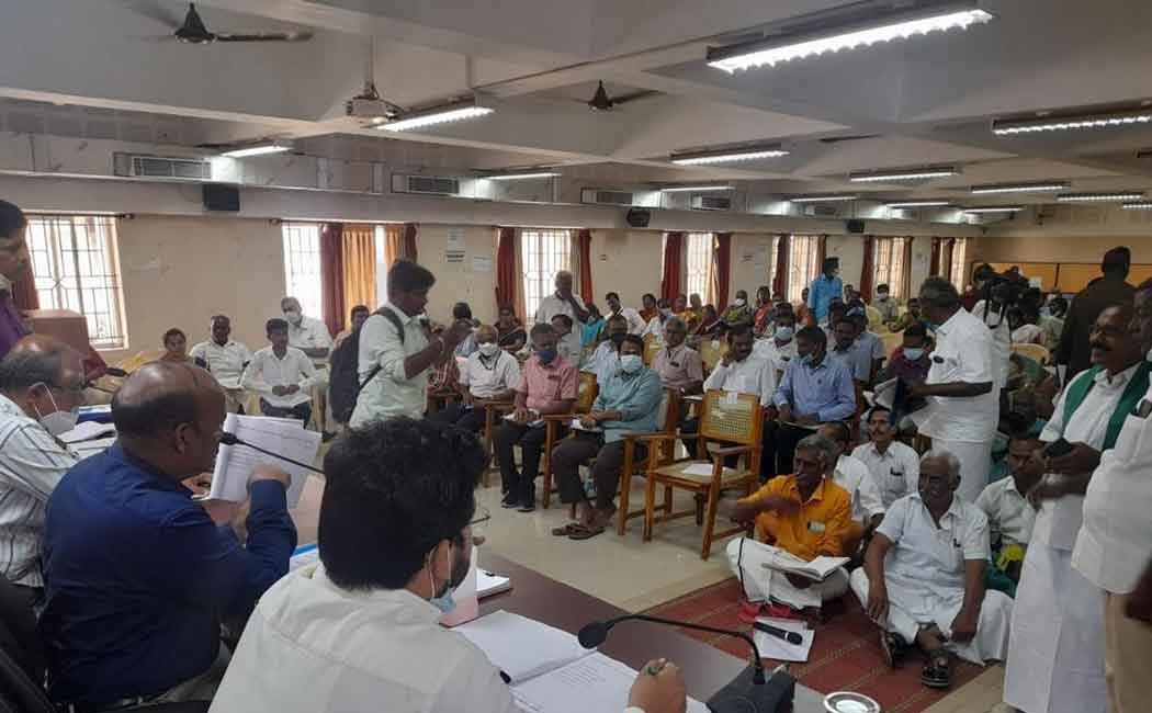 "Farmers' demands are not being met" Dharna besieges District Collector!