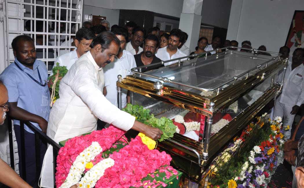 Photos of Nakkheeran editor and vairamuthu pay tribute to K Anbazhagan