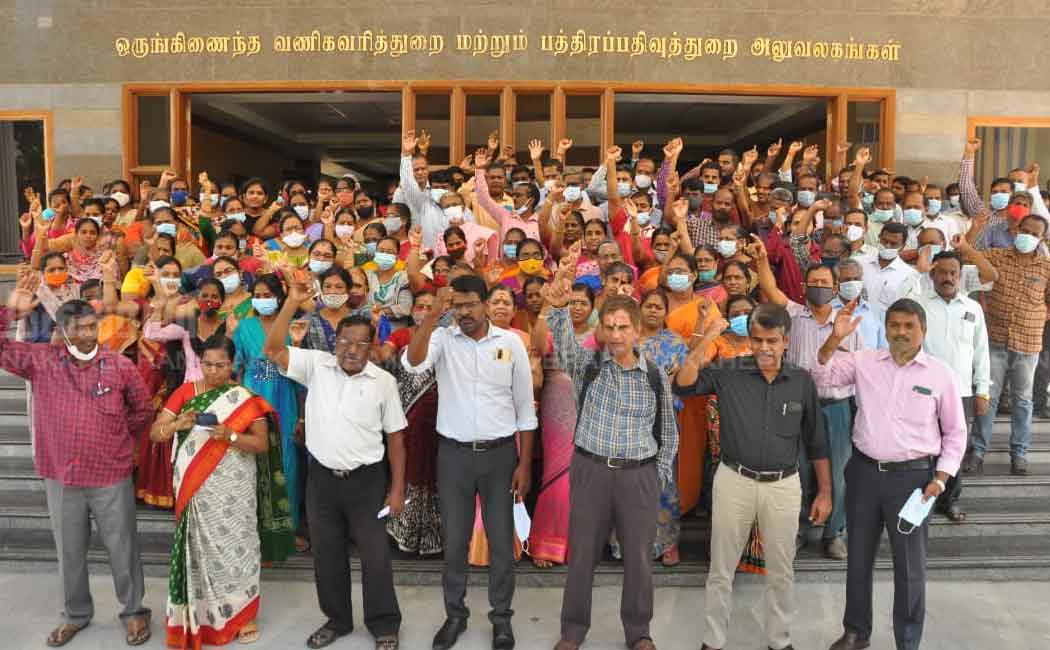 Business Tax Employees' Union participating in the demonstration