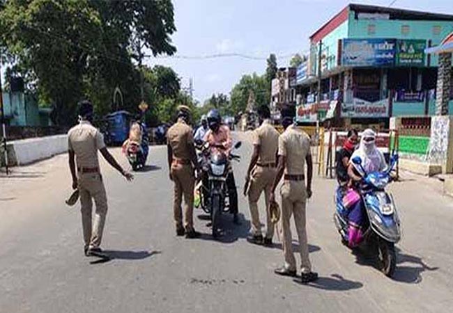 TAMILNADU CURFEW POLICE VEHICLES PEOPLES