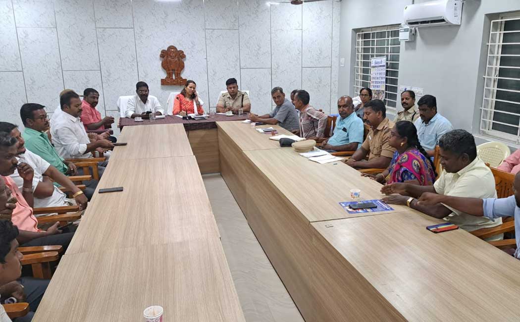 Peace talks meeting on announcement of rail rally