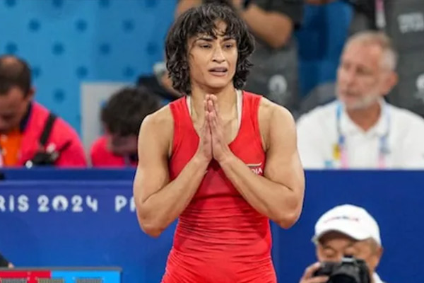 bollywood celebrities about vinesh phogat disqualified in 2024 olympics