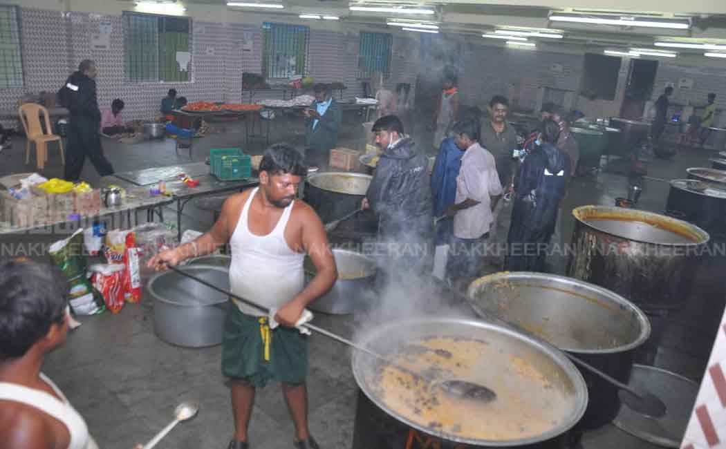 Officials feeding the affected people