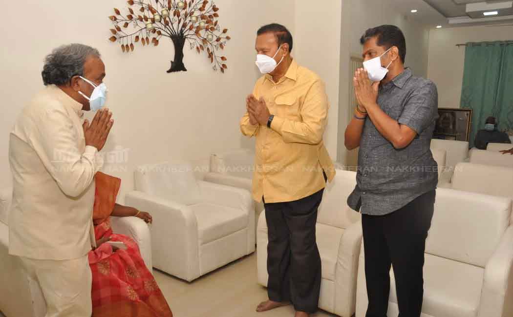 Nakkheeran Editor pays tribute to Tamilisai mother