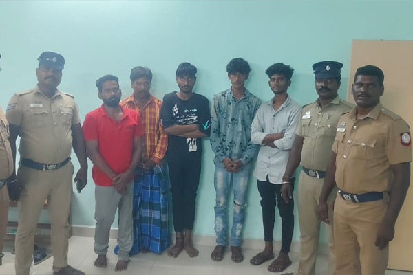 gang of 5 people who were selling cannabis were arrested