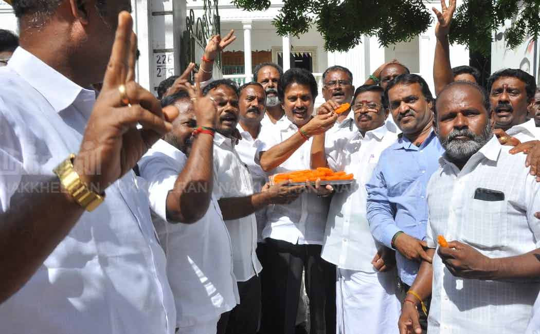 AIADMK party workers celebrate with sweets (Pictures)