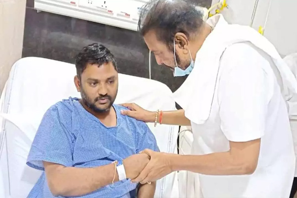 mohan babu visits journalist after he beaten and personally apologises