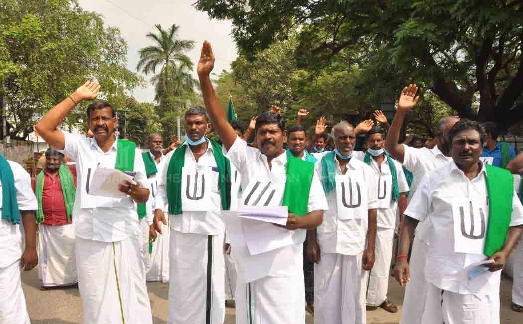 Tamil Nadu farmers straggle against the central government!