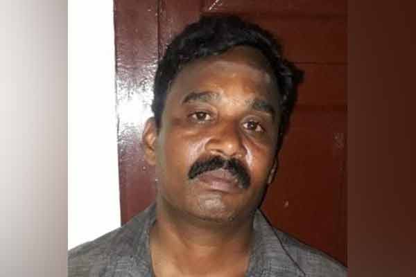 Fake IAS officer caught by police Officer!