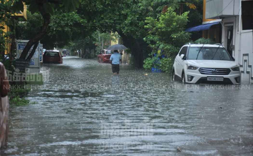 Heavy rain in Chennai; Rainwater on the roads! (pictures)