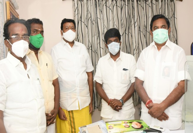 congress party district leader join with admk party